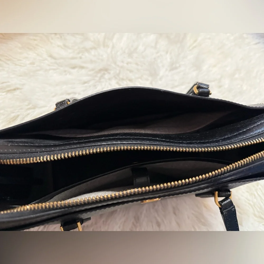 Tory Burch Robinson Small Leather Tote - Picture 11 of 11